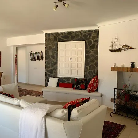Almadrava Villa *